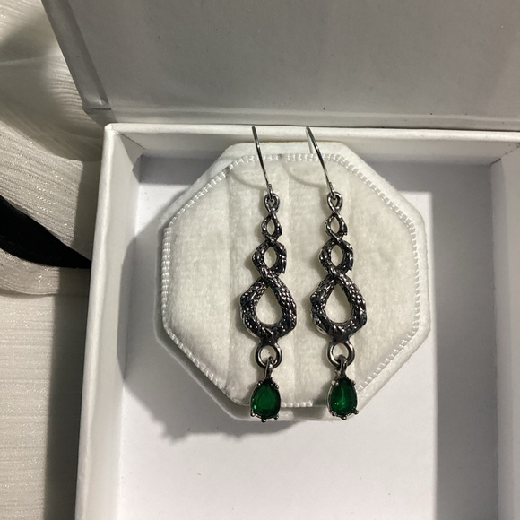 💋Antique Silver Twisted Etched Hook Drop Earrings - Picture 6 of 16